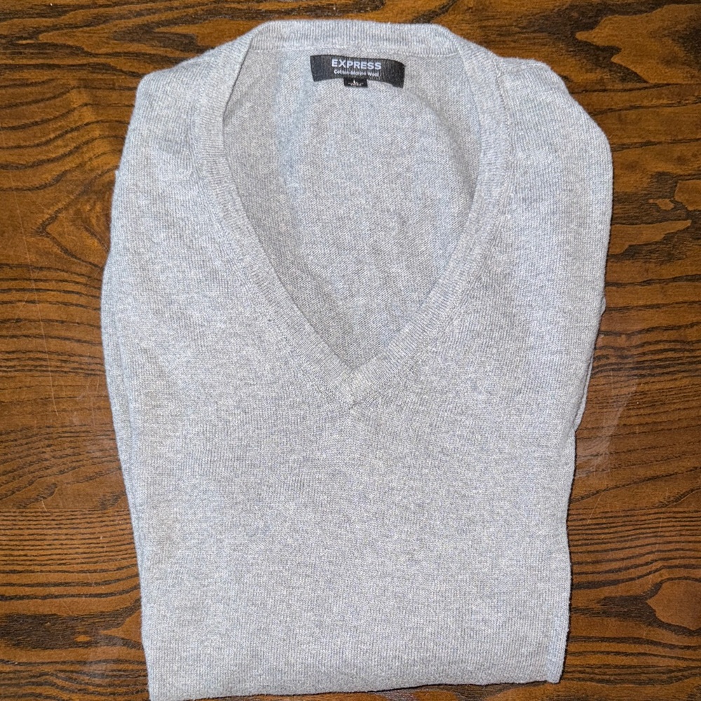 Express Men's Gray V-Neck Sweater